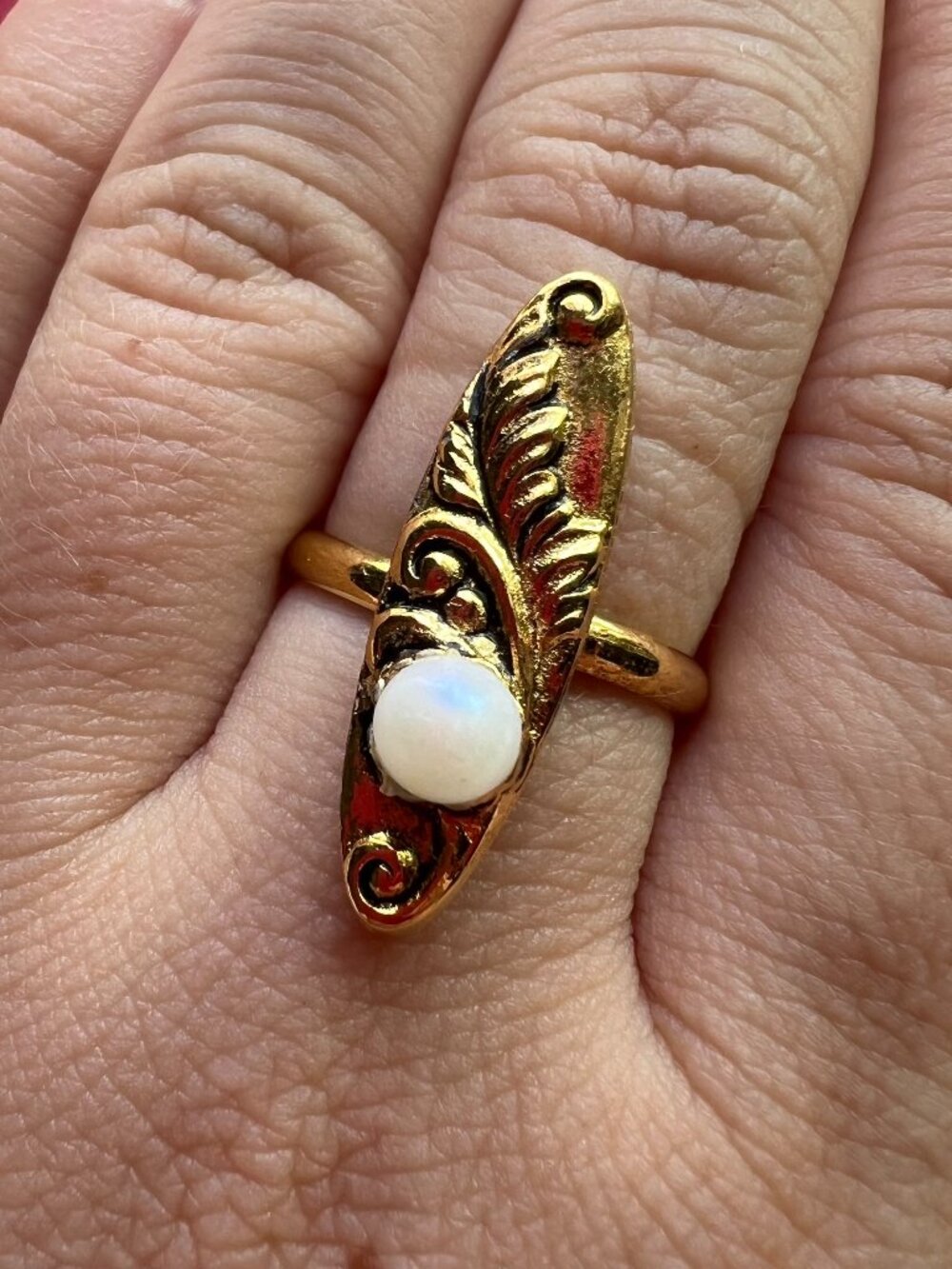 Vintage Gold Tone Oval Ring with Faux Pearl